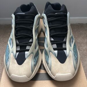 Adidas Yeezy 700 V3